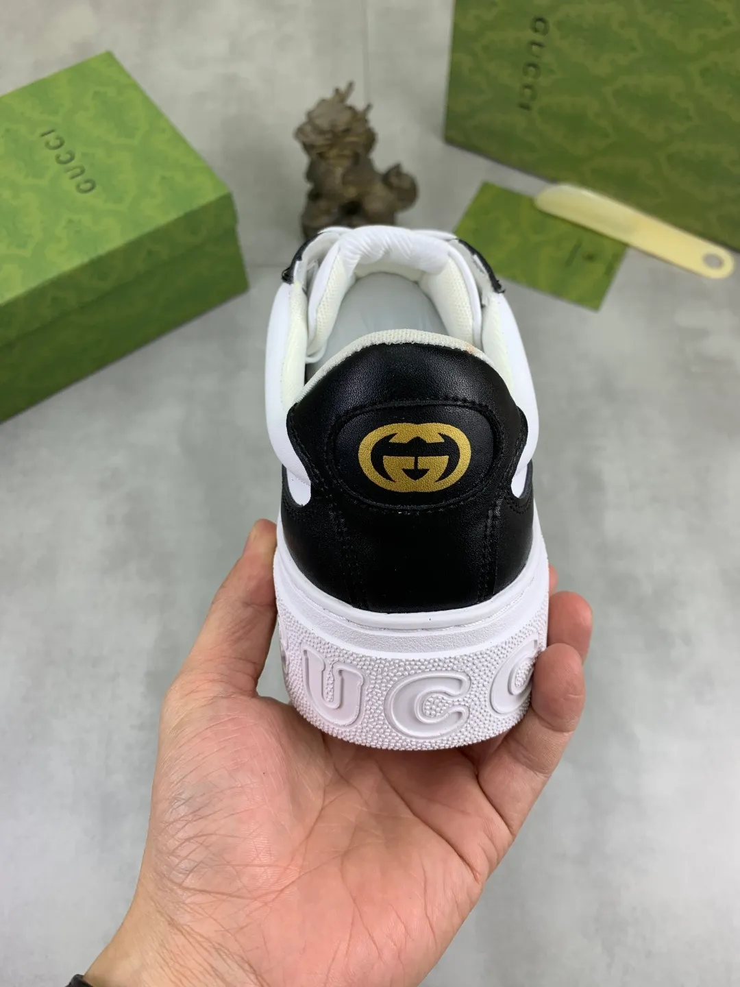 Men's shoes 💰P400💰【New model】 🆘 The latest model from Gucci official website 🎁 Classic casual and fashionable men's shoes 👟 Hot model 💥 Simple and elegant style, exclusive for trendy men. Unique latest brand elements from the official website 👑 Original Gucci decoration, fashionable and generous, made of original soft calfskin fabric ➕ Comfortable soft pigskin lining ✅Wear-resistant rubber outsole specified on the official website_Full elasticity, classic model taken in real life🎬Color: 5️⃣colors available😍Number: 38-44 (45 46 customized)
